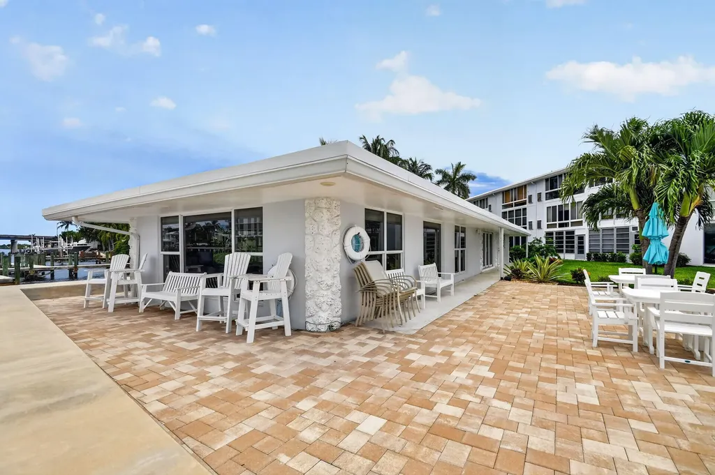 5520 N Ocean Boulevard N Ocean Ridge FL 33435