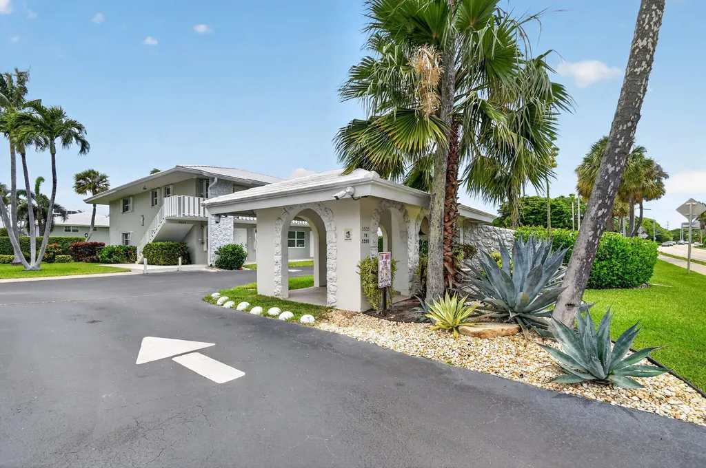 5520 N Ocean Boulevard N Ocean Ridge FL 33435
