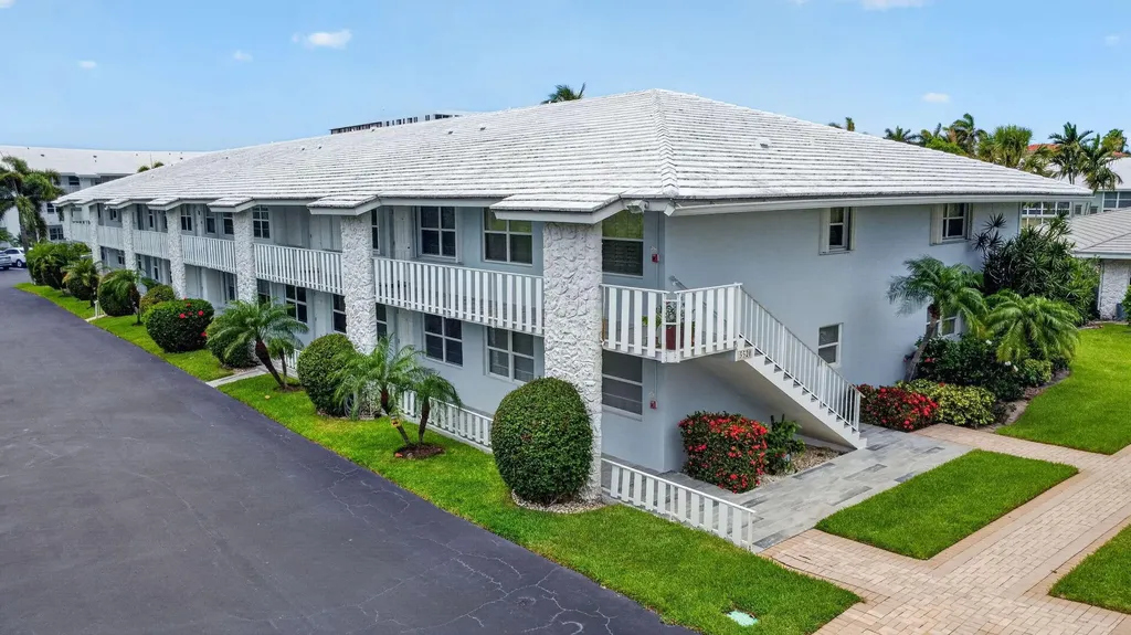 5520 N Ocean Boulevard N Ocean Ridge FL 33435