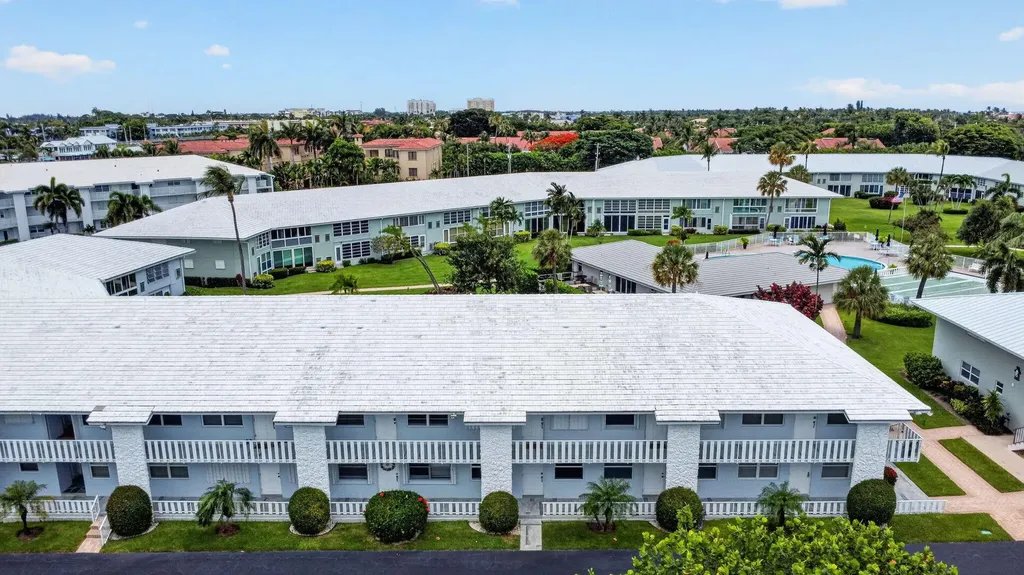 5520 N Ocean Boulevard N Ocean Ridge FL 33435