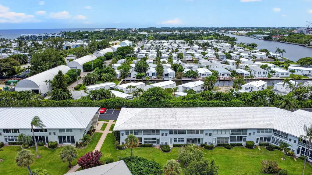 5520 N Ocean Boulevard N Ocean Ridge FL 33435