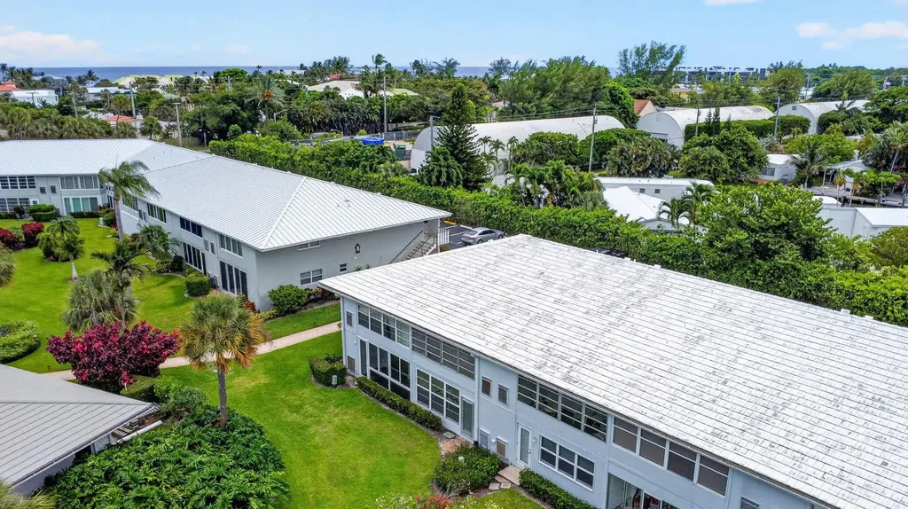 5520 N Ocean Boulevard N Ocean Ridge FL 33435