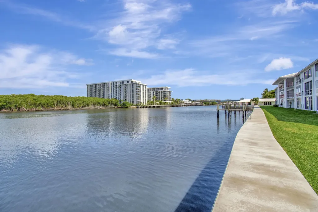 5520 N Ocean Boulevard N Ocean Ridge FL 33435