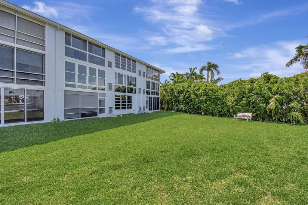 5520 N Ocean Boulevard N Ocean Ridge FL 33435