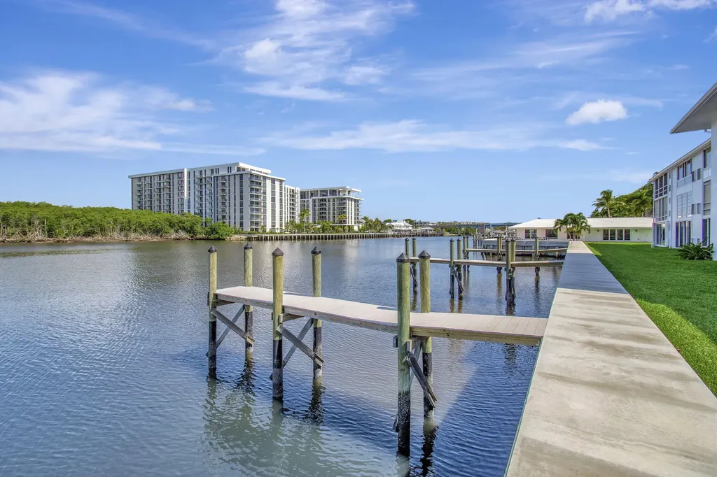 5520 N Ocean Boulevard N Ocean Ridge FL 33435