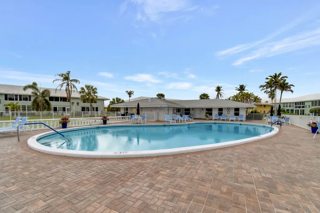 5520 N Ocean Boulevard N Ocean Ridge FL 33435