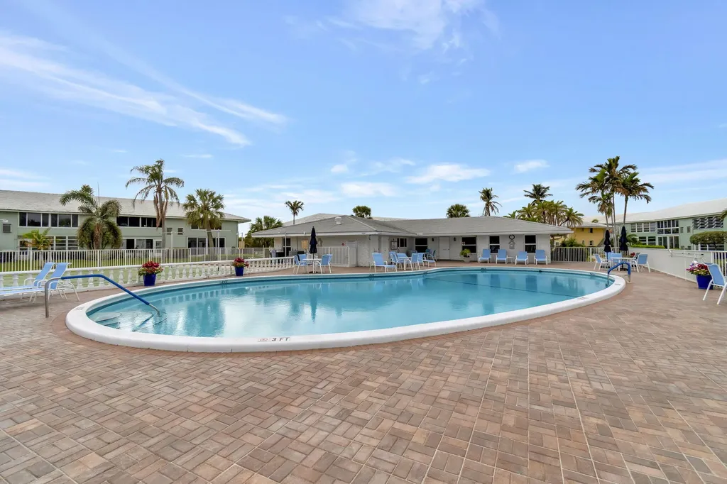 5520 N Ocean Boulevard N Ocean Ridge FL 33435