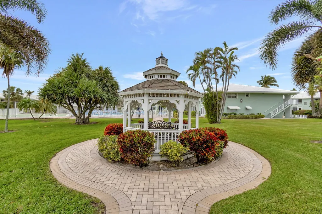 5520 N Ocean Boulevard N Ocean Ridge FL 33435