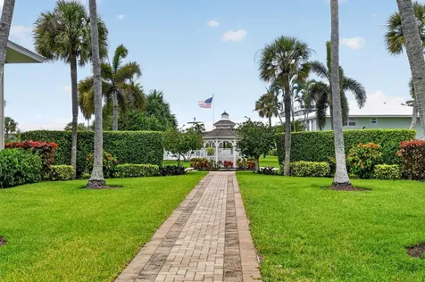 5520 N Ocean Boulevard N Ocean Ridge FL 33435