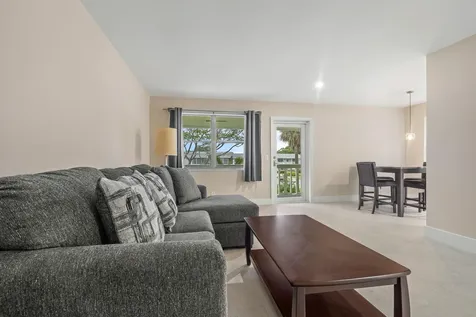 168 Farnham Deerfield Beach FL 33442