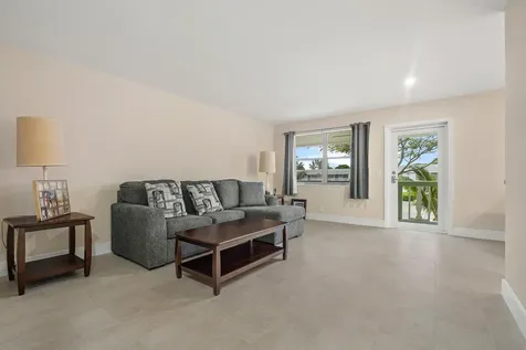 168 Farnham Deerfield Beach FL 33442