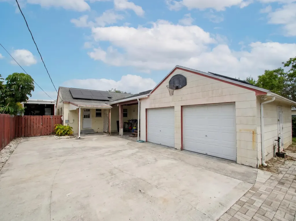915 N E Street Lake Worth Beach FL 33460