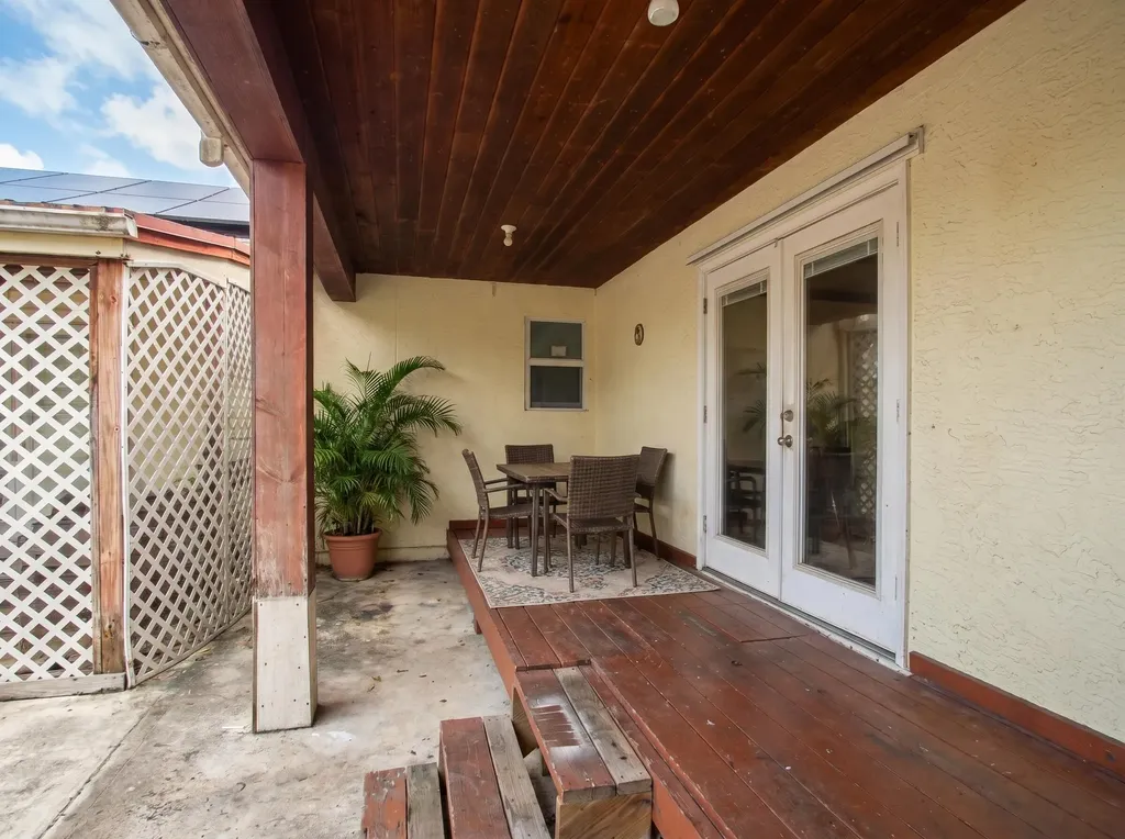 915 N E Street Lake Worth Beach FL 33460