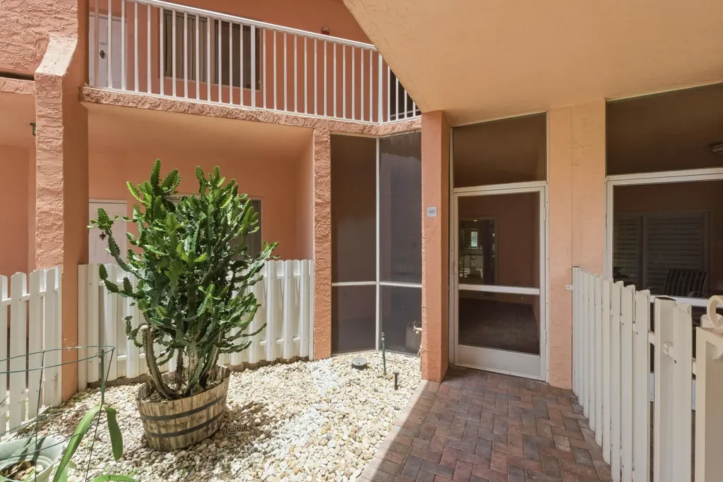 7765 Yardley Drive Tamarac FL 33321