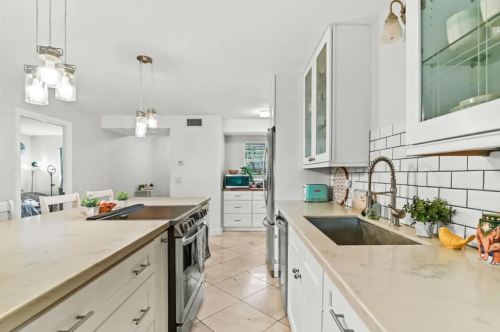 6400 NW 2nd Avenue Boca Raton FL 33487