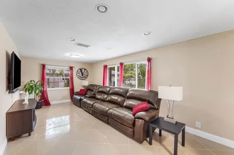 4025 NW 105th Avenue Coral Springs FL 33065