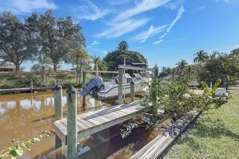 683 SE Harborview Drive Port St Lucie FL 34983