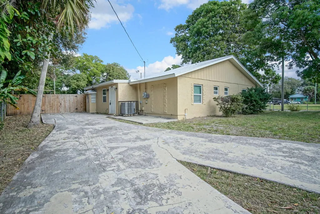 1002 Avenue E Fort Pierce FL 34950