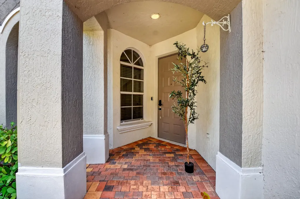 6421 Bella Circle Boynton Beach FL 33437
