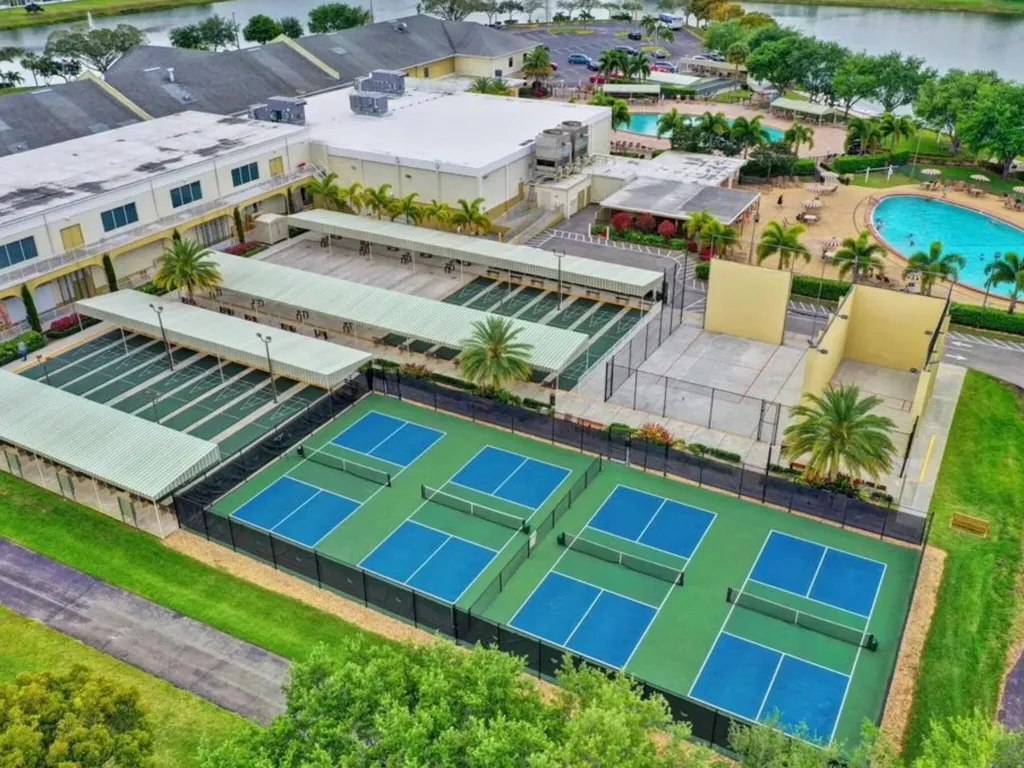 124 E Andover E West Palm Beach FL 33417