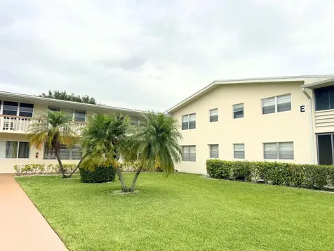 124 E Andover E West Palm Beach FL 33417