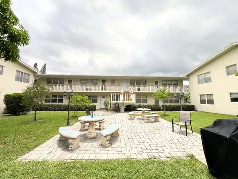 124 E Andover E West Palm Beach FL 33417