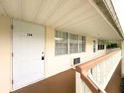 124 E Andover E West Palm Beach FL 33417