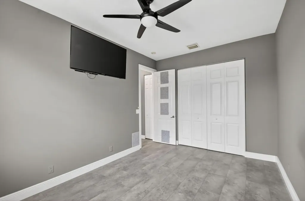 6899 Houlton Circle Lake Worth FL 33467