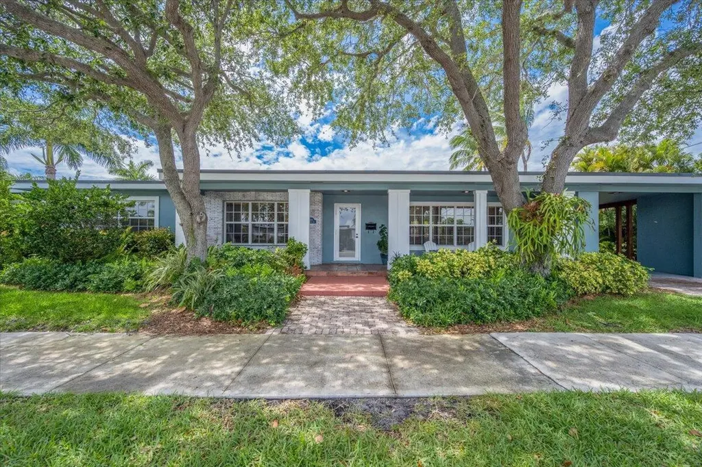 2201 N Lakeside Drive Lake Worth Beach FL 33460