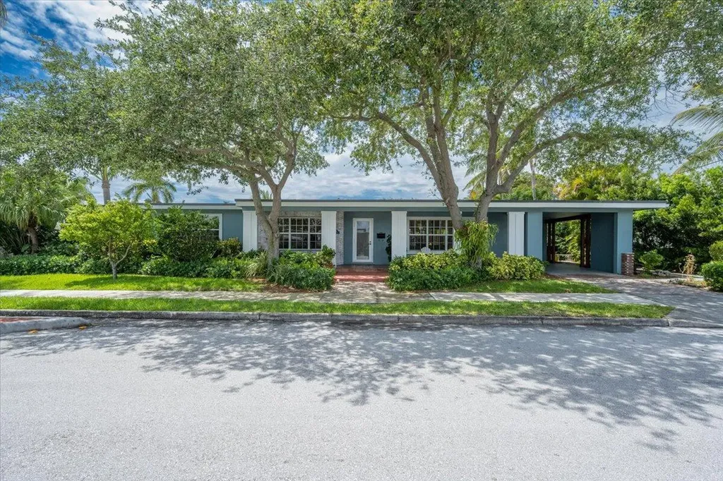 2201 N Lakeside Drive Lake Worth Beach FL 33460