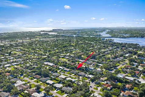 372 Franklin Road Tequesta FL 33469