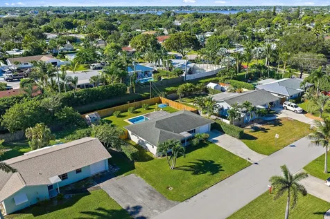 372 Franklin Road Tequesta FL 33469