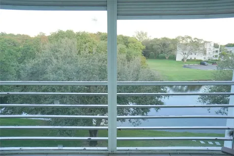 4029 Newport Deerfield Beach FL 33442