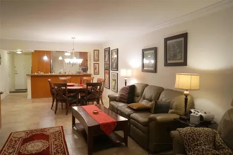 2851 Somerset Drive Lauderdale Lakes FL 33311