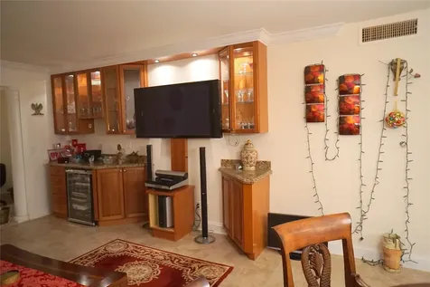 2851 Somerset Drive Lauderdale Lakes FL 33311