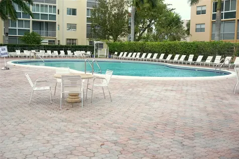 2851 Somerset Drive Lauderdale Lakes FL 33311