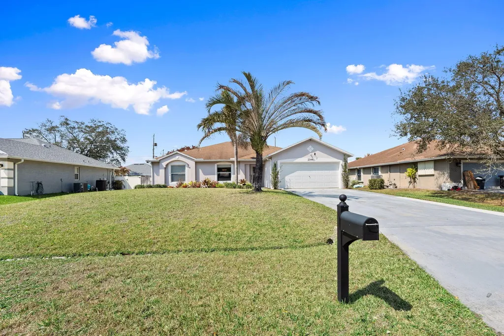2044 SW Brevity Terrace Port St Lucie FL 34953