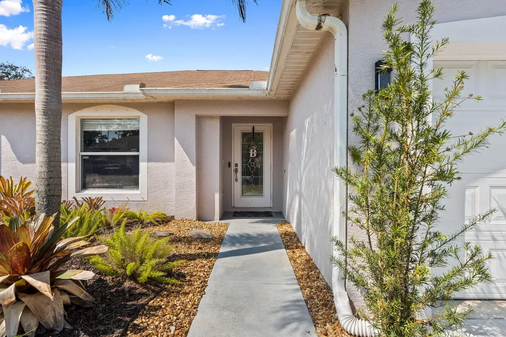 2044 SW Brevity Terrace Port St Lucie FL 34953