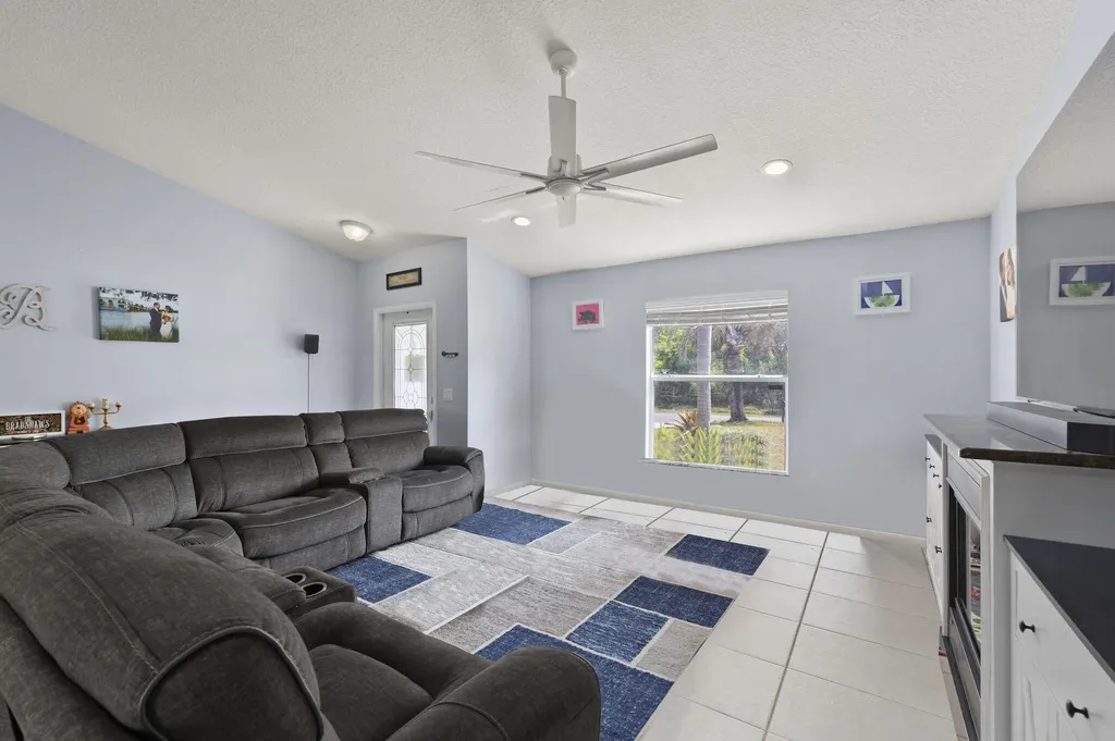 2044 SW Brevity Terrace Port St Lucie FL 34953
