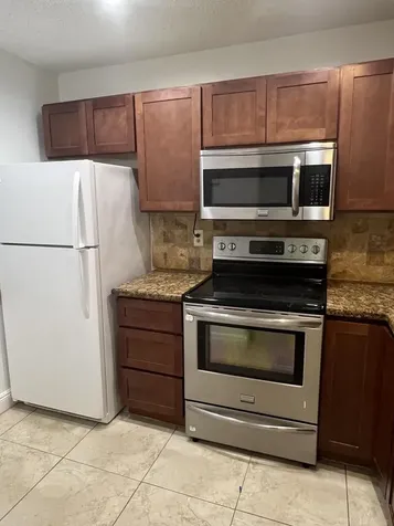 6061 Shaker Wood Circle Tamarac FL 33319