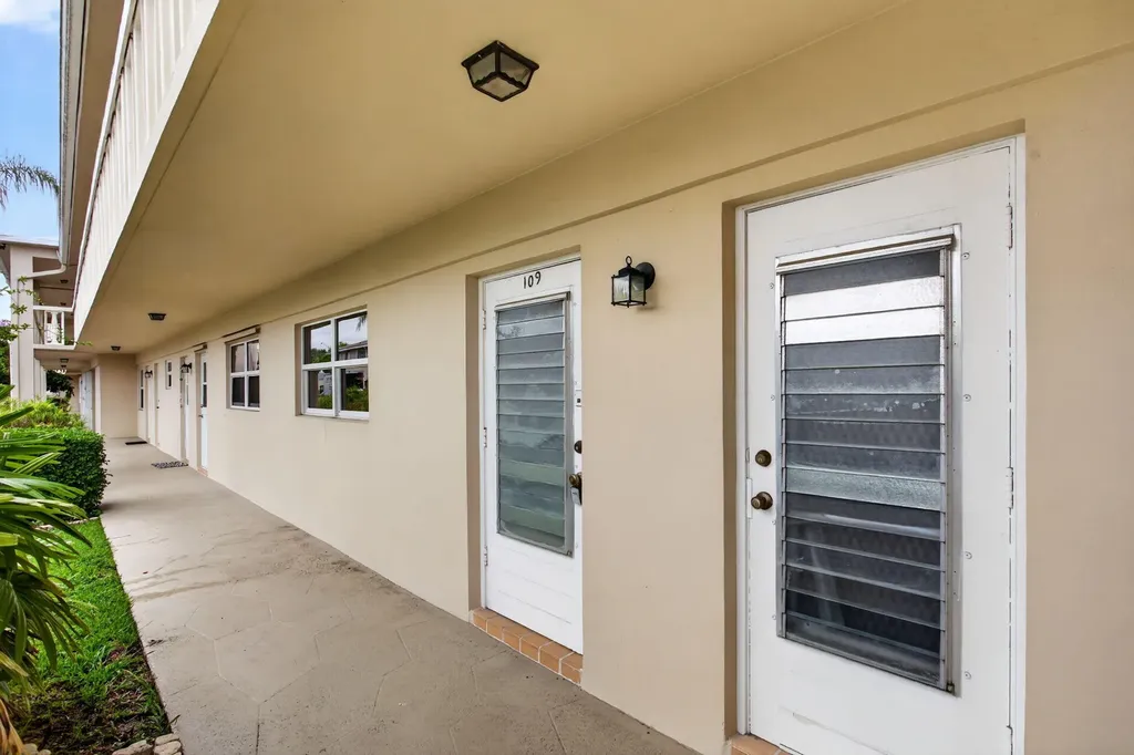 2115 NE 42nd Court Lighthouse Point FL 33064