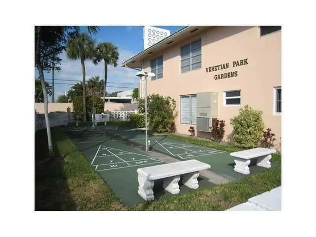 2115 NE 42nd Court Lighthouse Point FL 33064