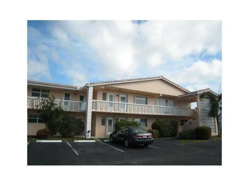 2115 NE 42nd Court Lighthouse Point FL 33064