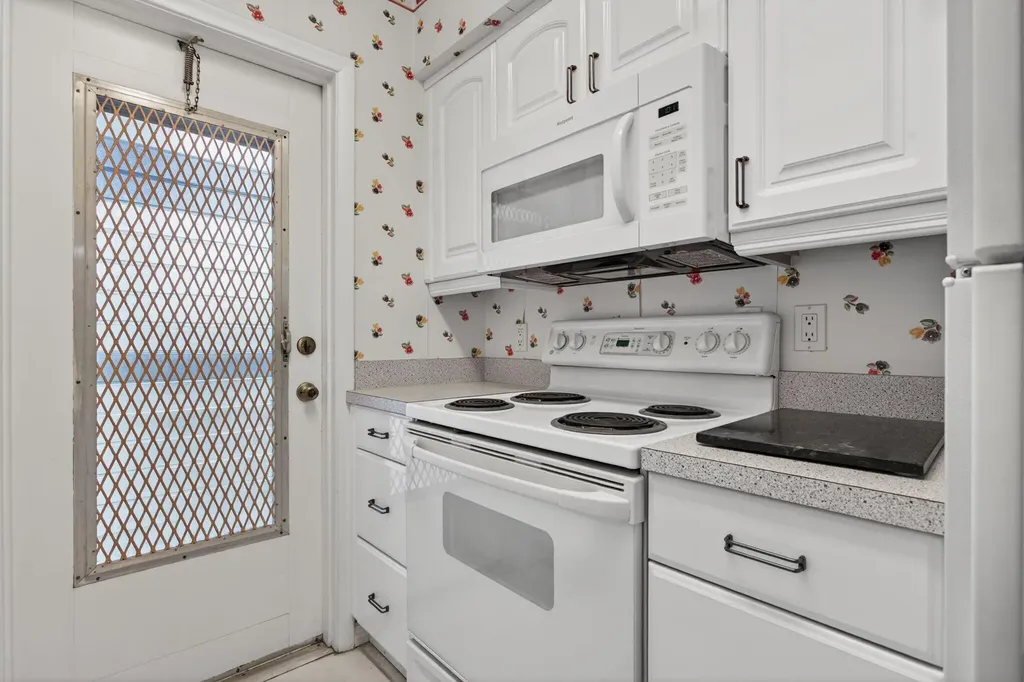 2115 NE 42nd Court Lighthouse Point FL 33064