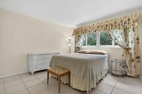 2115 NE 42nd Court Lighthouse Point FL 33064