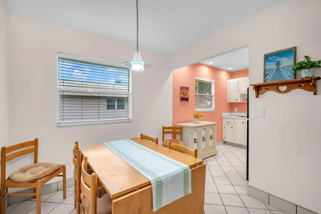 716 Saxony Place Delray Beach FL 33446