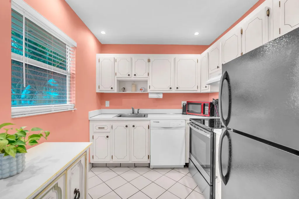 716 Saxony Place Delray Beach FL 33446
