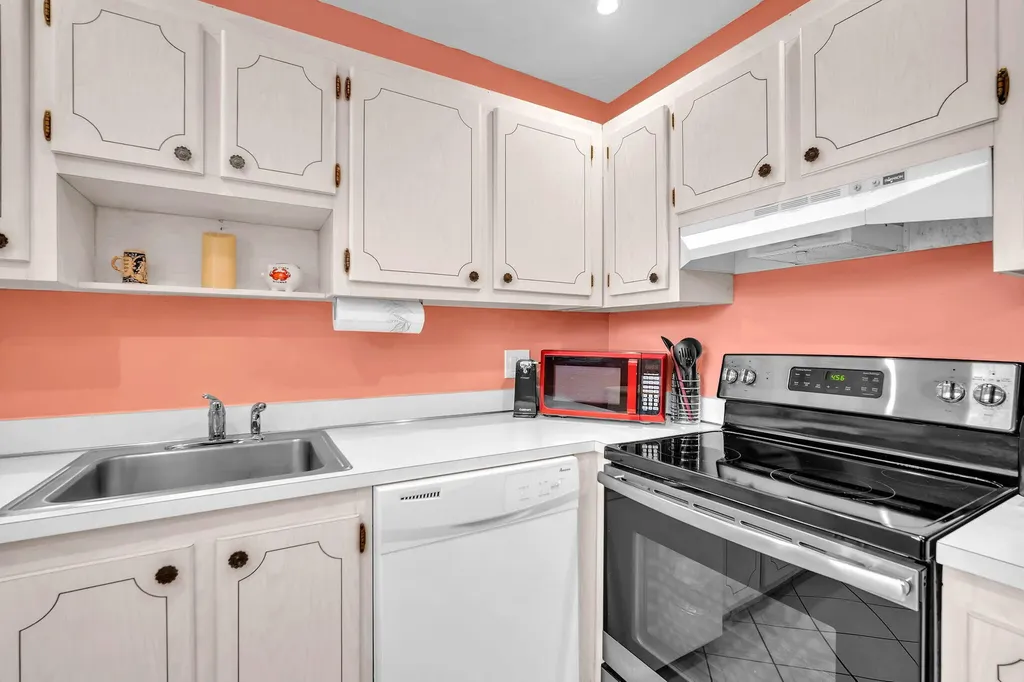 716 Saxony Place Delray Beach FL 33446