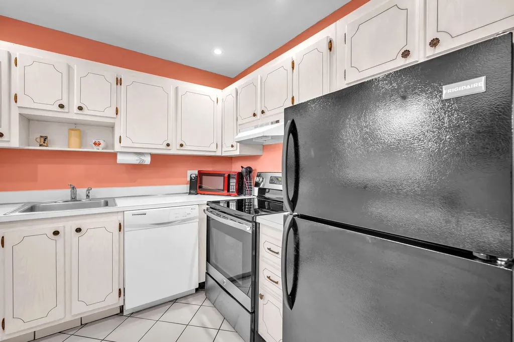 716 Saxony Place Delray Beach FL 33446