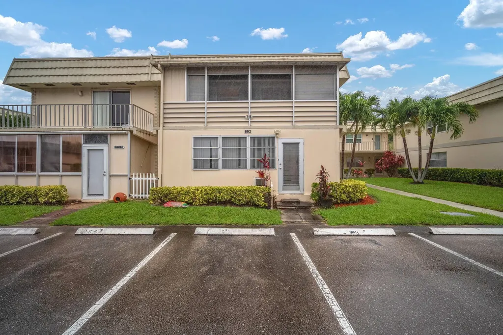 716 Saxony Place Delray Beach FL 33446
